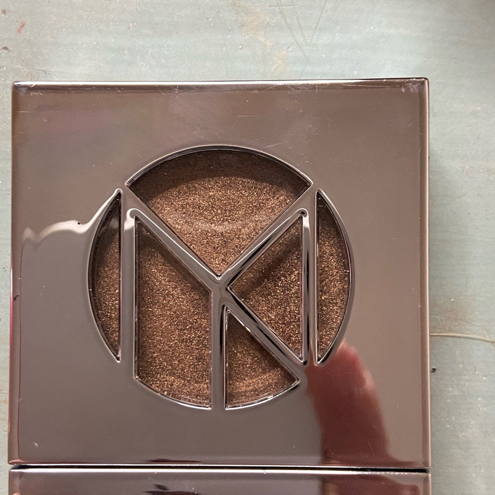 Eyeshadow - Picture 5 of 5
